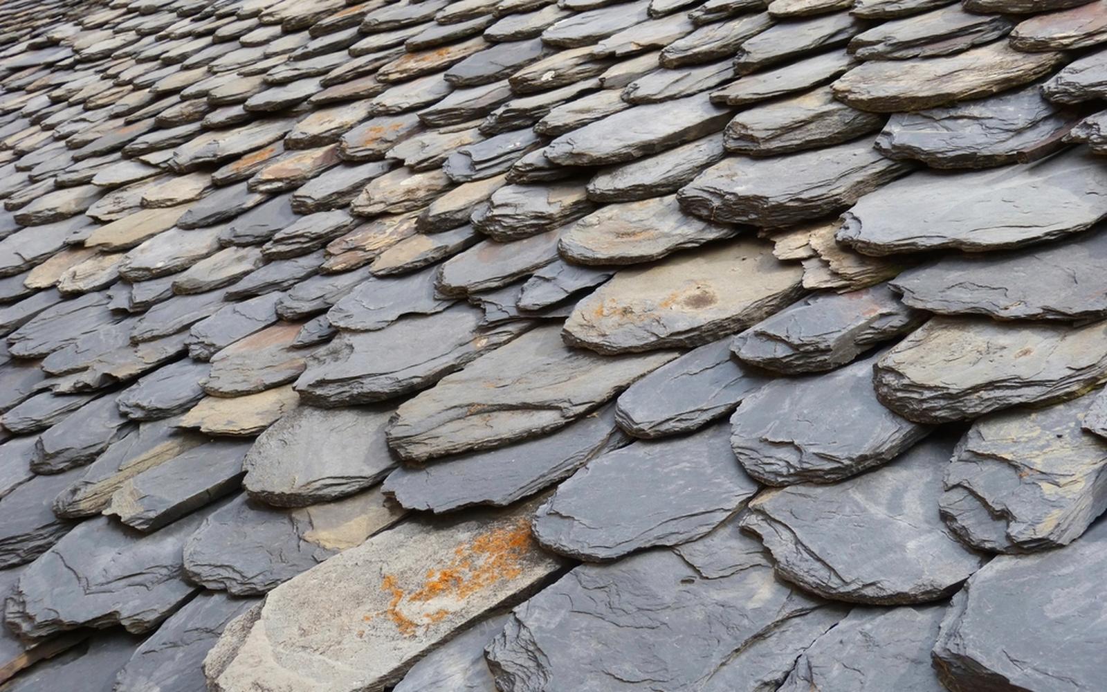 Slate tiles laid in courses